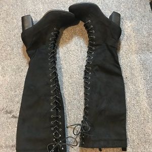 Heeled boots
